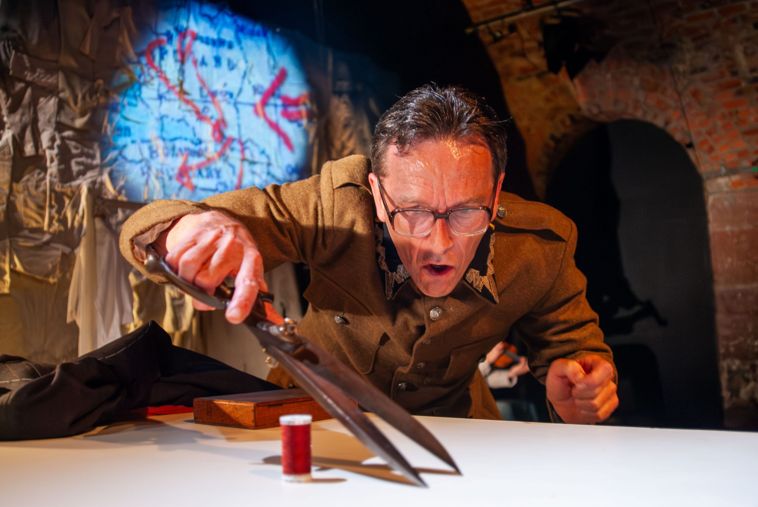 Read more about the article The Grand Tour in anderer Färbung – »The Tailor of Inverness« am Finborough Theatre