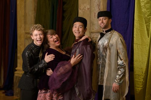 Ein aserbaidschanischer Klassiker im modernen Gewand: »Samt und Seide« im Theater Akzent