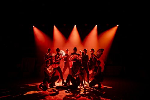 Die große Weihnachtsshow im F1rst Stage Theater ist zum Anknuspern und feiert eine gelungene Premiere